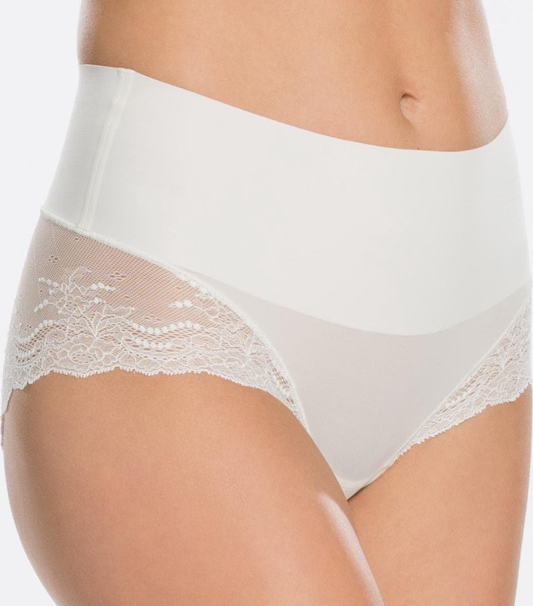 Spanxsupersmooth™ Undie-Tectable® Korrigierende Hipster Mit Spitze – Powder – Xl
