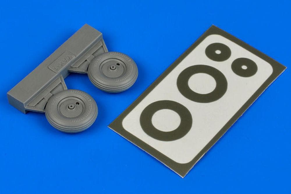 Yak-1 - Wheels & Paint Masks [Eduard]