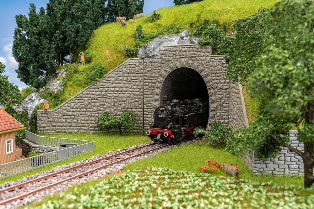 2 Tunnelportale, 1-Gleisig