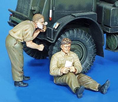 Britische Soldaten, Wwii Shaving & Resting