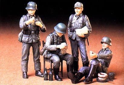 Soldaten In Ruhestellung (4 Figuren)