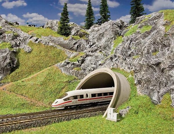 Ice-/Straßen-Tunnelportal
