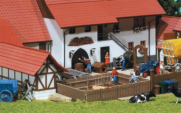 Lattenzaun, 437 Mm