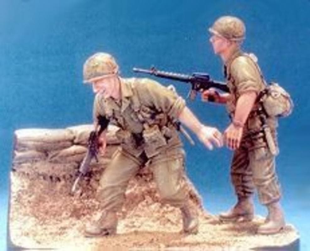 101 Airborne 1965-1966- 2 Figures W/Base