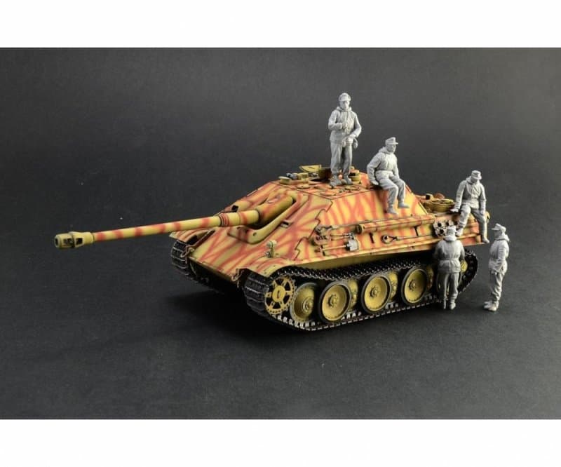 Sd.Kfz.173 Jagdpanther + Winter Crew