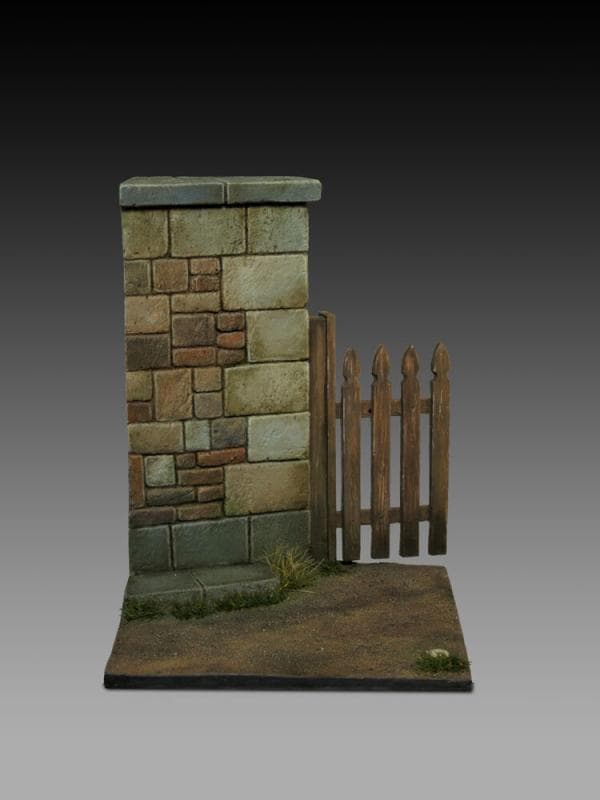 Base With Wall And Gate (Cm 5x5)